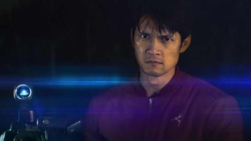 Harry Shum Jr. in Broadcast Signal Intrusion | Credito: Courtesy Queensbury Pictures)