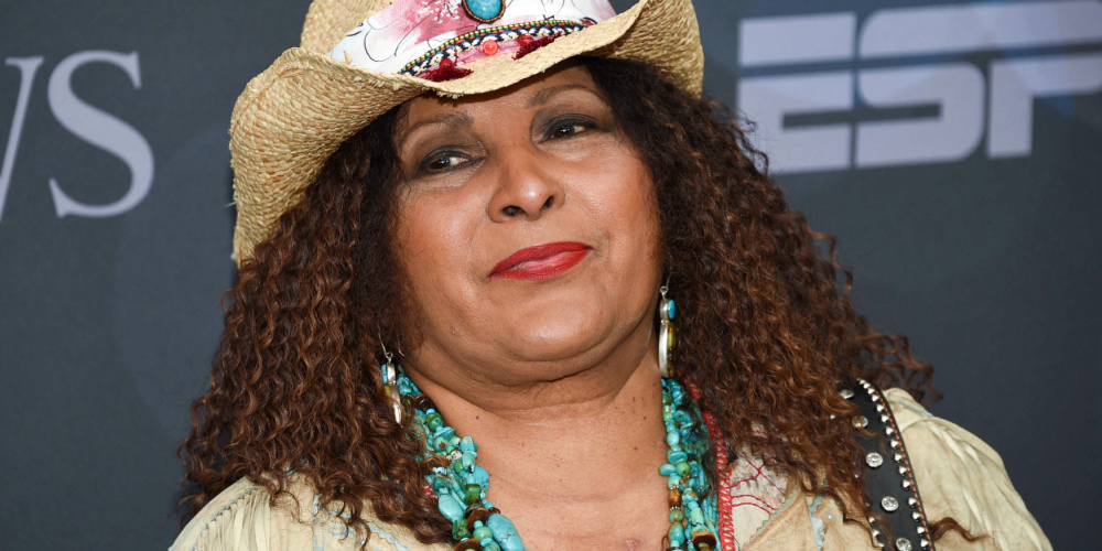 Pam Grier Sematary Anifeiliaid Anwes