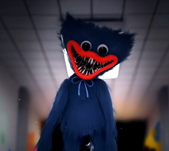 Videoherní postava Fuzzy Wuzzy s ostrými zuby