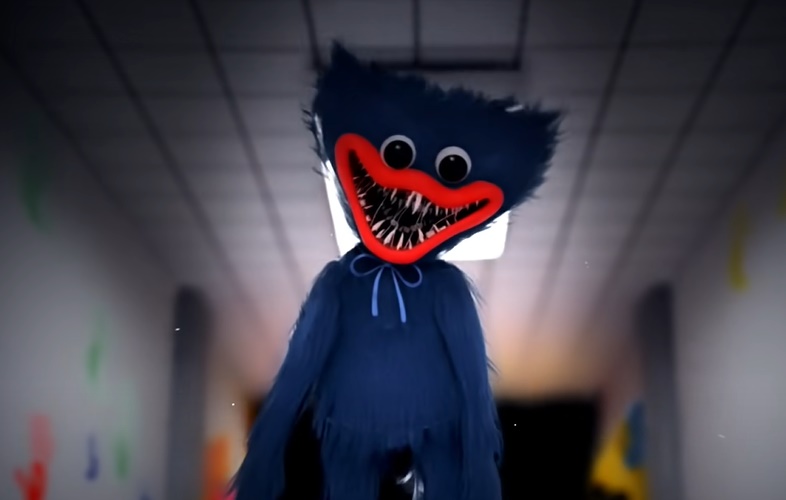 Watak permainan video Fuzzy Wuzzy dengan gigi tajam