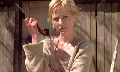 Anne Heche holding a kinife in I know What You Did Last Summer