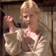 Энн Хеч держит кинифе в фильме «Я знаю, что вы сделали прошлым летом»